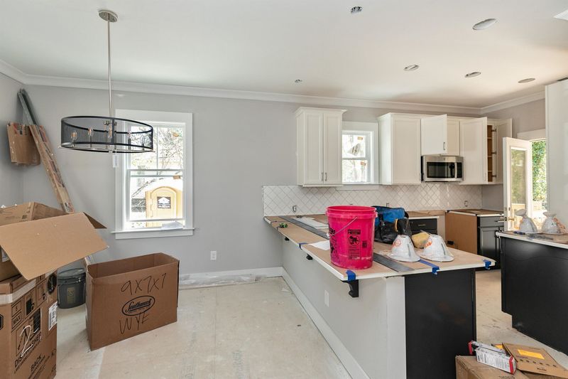 213 Parkland Rd, Raleigh, NC 27603