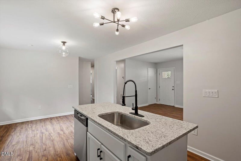 213 Pineland Ave, Clayton, NC 27520