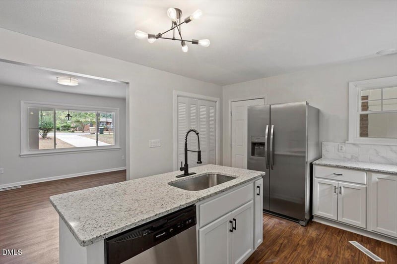 213 Pineland Ave, Clayton, NC 27520