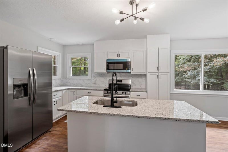 213 Pineland Ave, Clayton, NC 27520