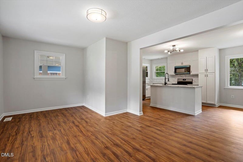 213 Pineland Ave, Clayton, NC 27520