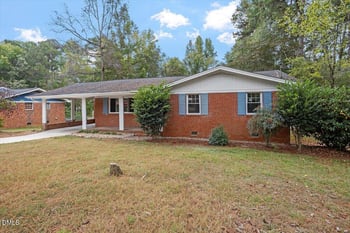 213 Pineland Ave, Clayton, NC 27520