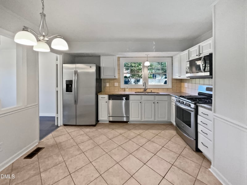 213 Rivenoak Dr, Fayetteville, NC 28303