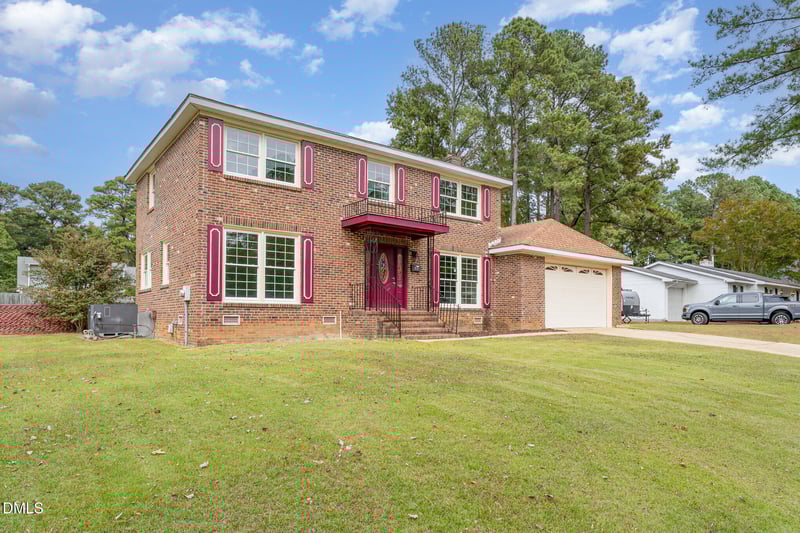213 Rivenoak Dr, Fayetteville, NC 28303