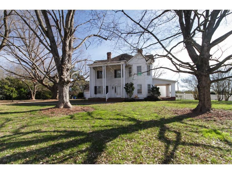 213 Roxboro Rd, Haw River, NC 27258