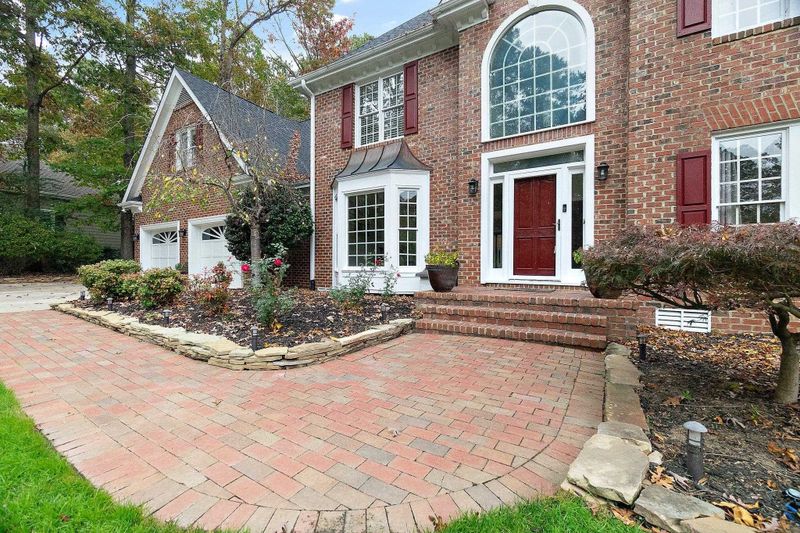 213 Stoneleigh Dr, Cary, NC 27511