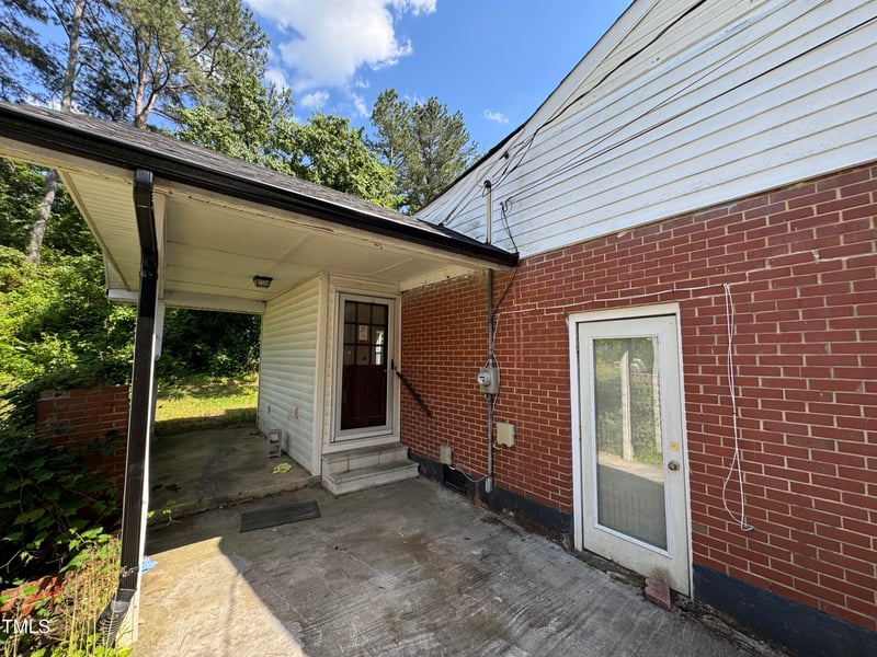 2131 Dandridge Dr, Raleigh, NC 27610