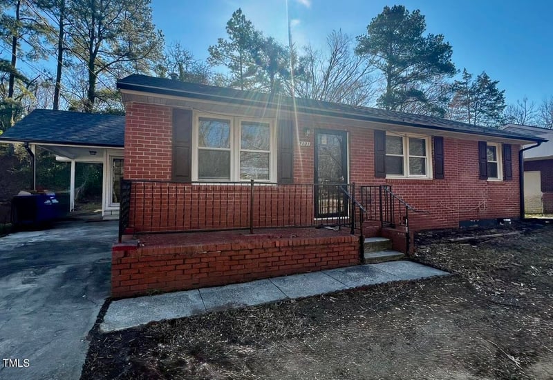 2131 Dandridge Dr, Raleigh, NC 27610