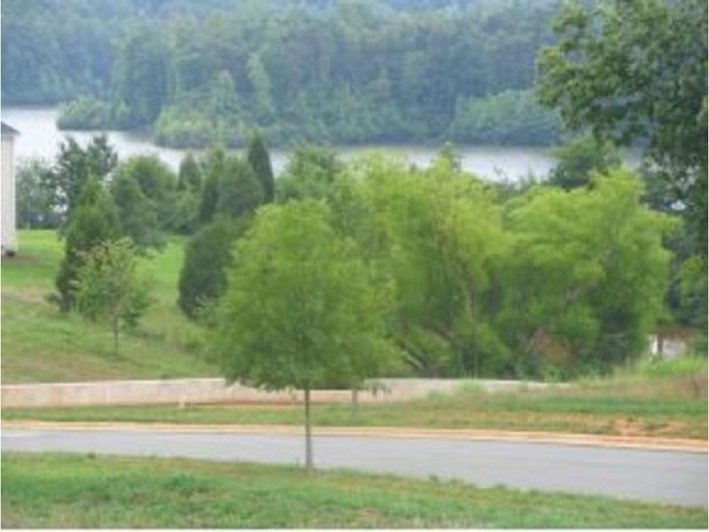 2131 W Glenkirk Dr, Burlington, NC 27215