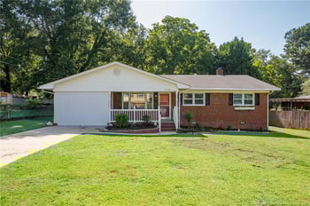 2136 Buckhorn Rd, Fayetteville, NC 28304