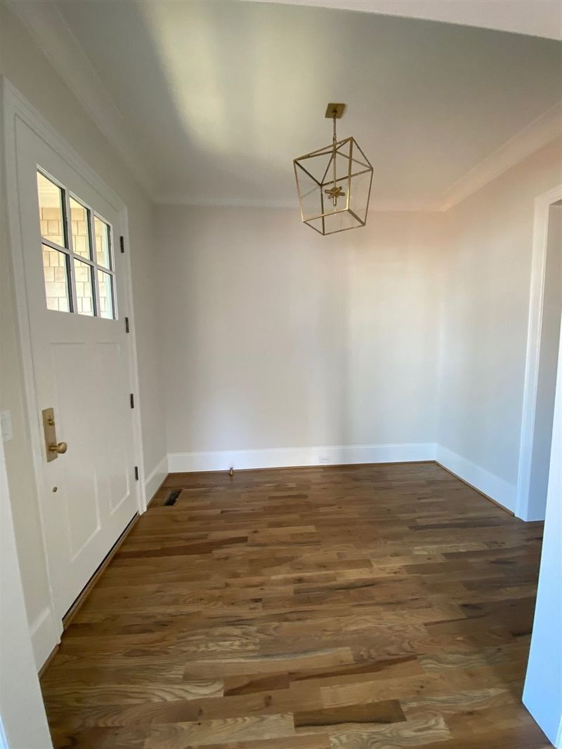 2137 Pine Dr, Raleigh, NC 27608