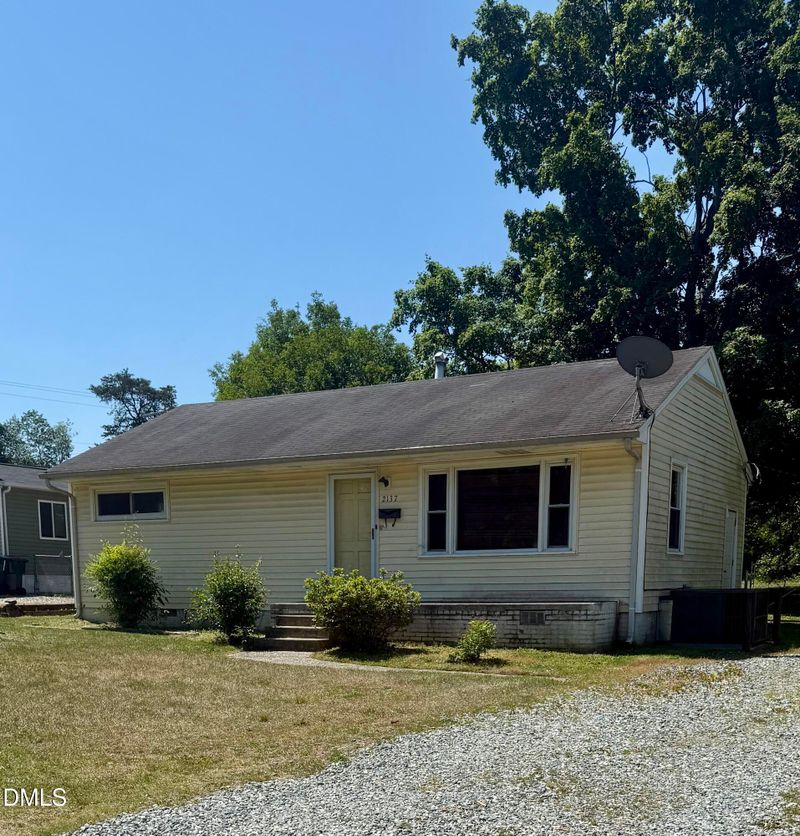 2137 Roger St, Burlington, NC 27217