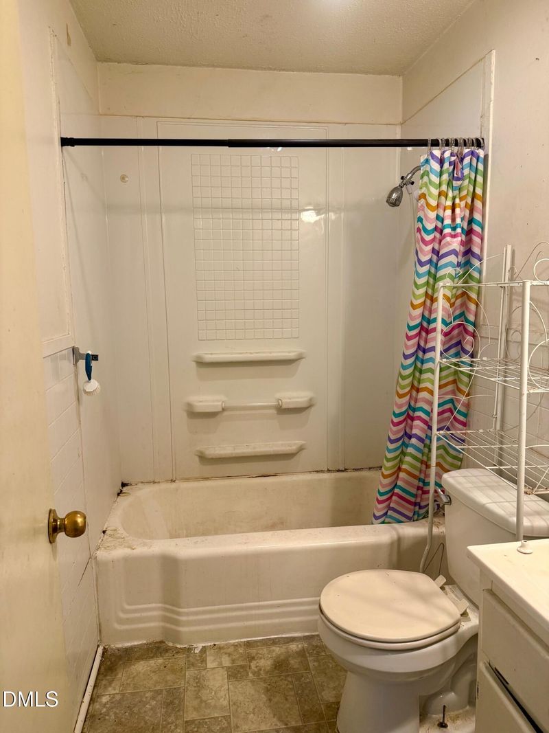 2137 Roger St, Burlington, NC 27217