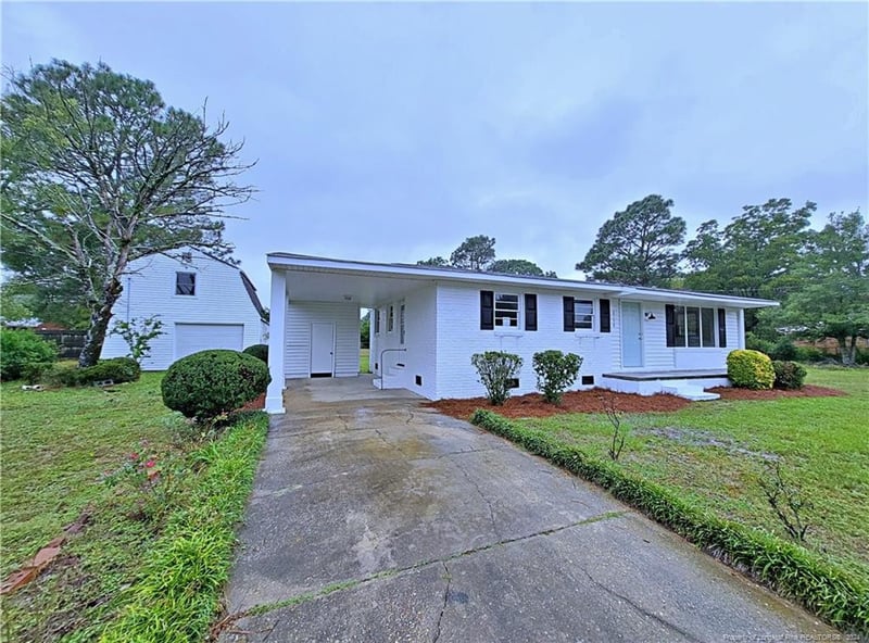 2138 Dillon Dr, Fayetteville, NC 28306