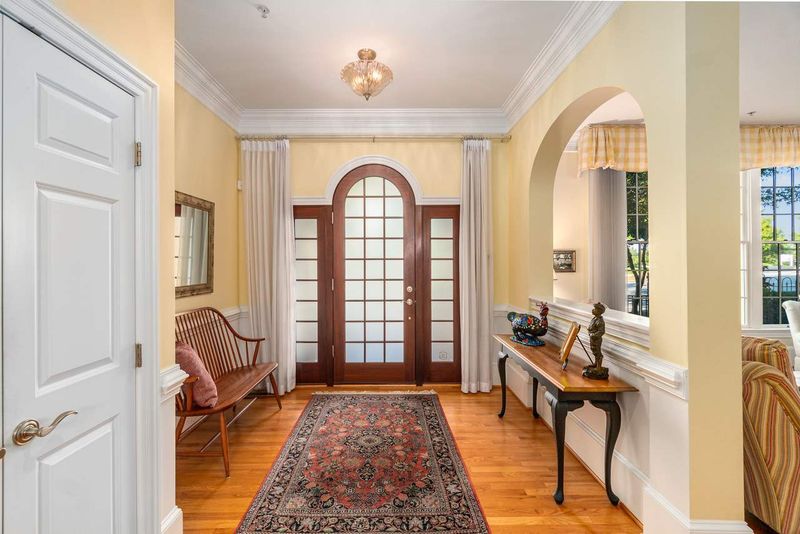 214 W Barbee Chapel Rd, Chapel Hill, NC 27517
