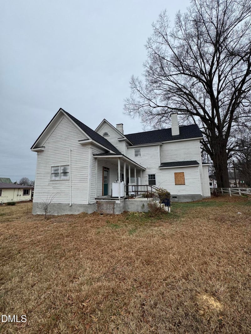 214 Charlotte Ave, Sanford, NC 27330