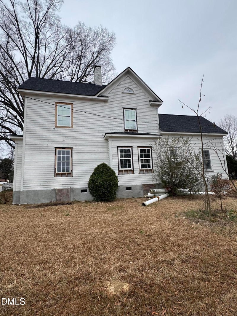 214 Charlotte Ave, Sanford, NC 27330