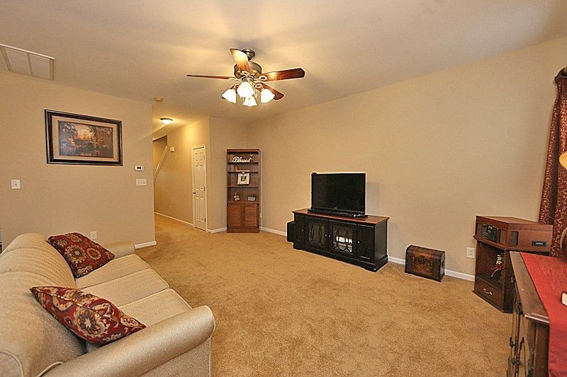 214 Cline Falls Dr, Holly Springs, NC 27540