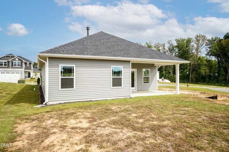 214 Drayton Hall Ln, Sanford, NC 27330