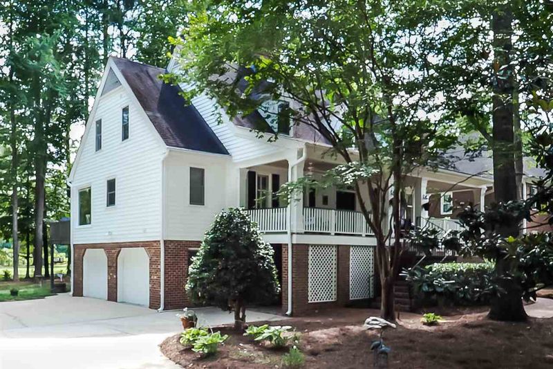 214 Greensview Dr, Cary, NC 27518