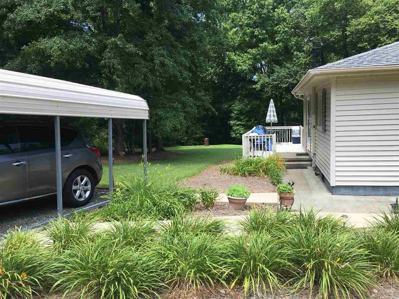 214 Hocutt Rd, Durham, NC 27703