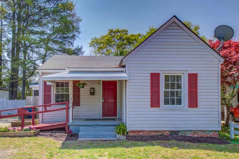 214 E Holt St, Smithfield, NC 27577