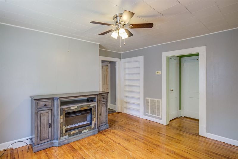 214 E Holt St, Smithfield, NC 27577