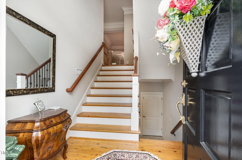 214 Lions Gate Dr, Cary, NC 27518