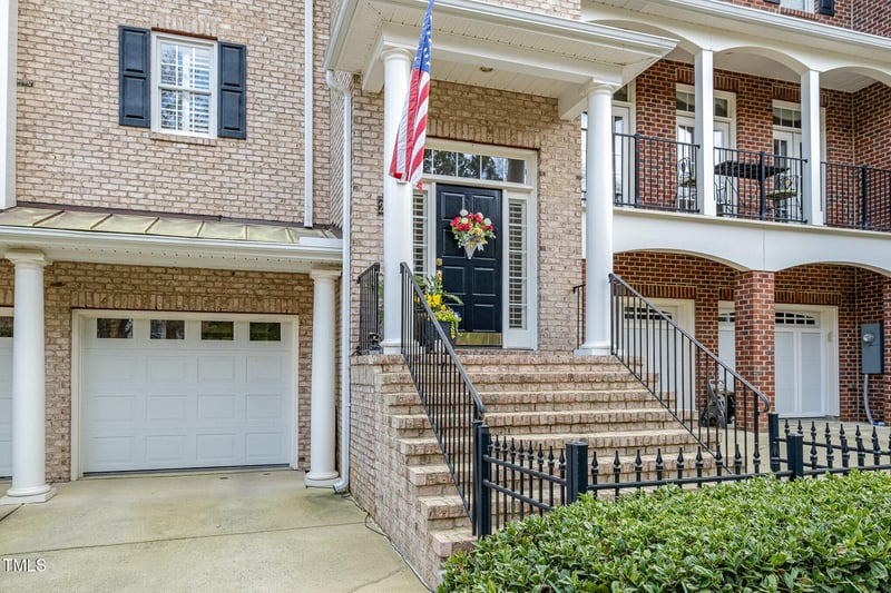 214 Lions Gate Dr, Cary, NC 27518