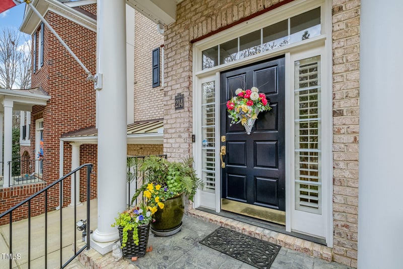 214 Lions Gate Dr, Cary, NC 27518