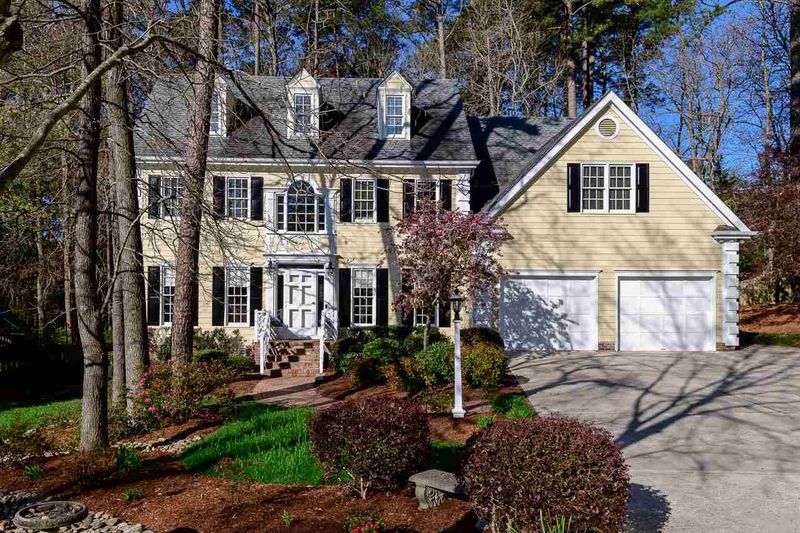 214 Stoneleigh Dr, Cary, NC 27518