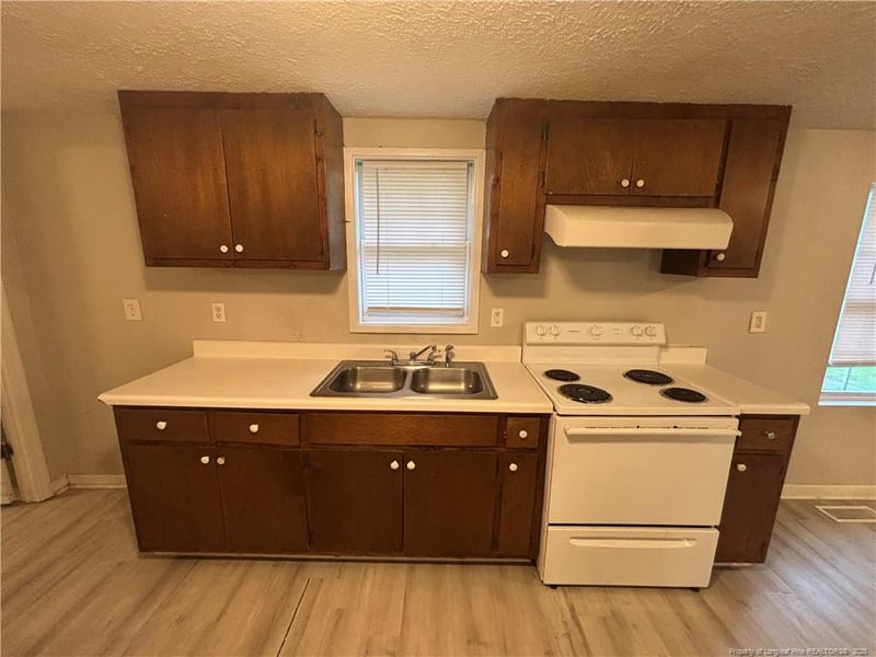 214 Waddell Dr, Fayetteville, NC 28301