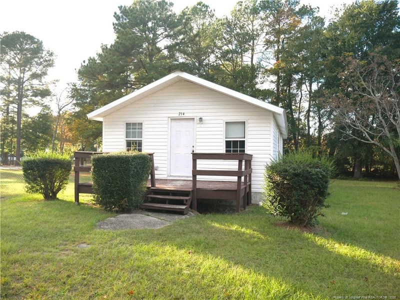 214 Waddell Dr, Fayetteville, NC 28301