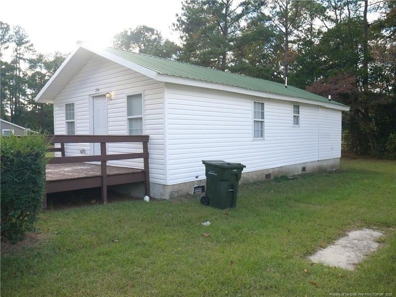 214 Waddell Dr, Fayetteville, NC 28301