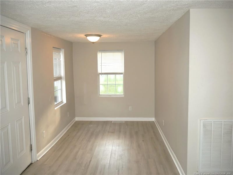 214 Waddell Dr, Fayetteville, NC 28301