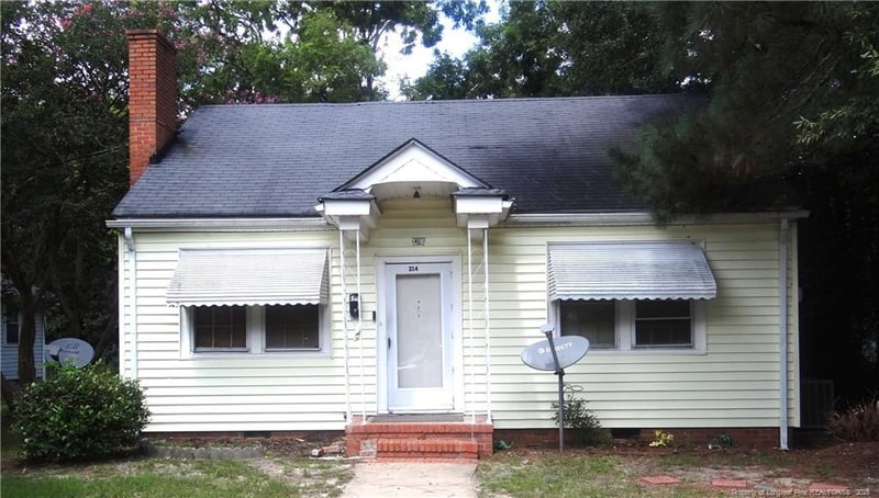 214 Windsor Dr, Fayetteville, NC 28301