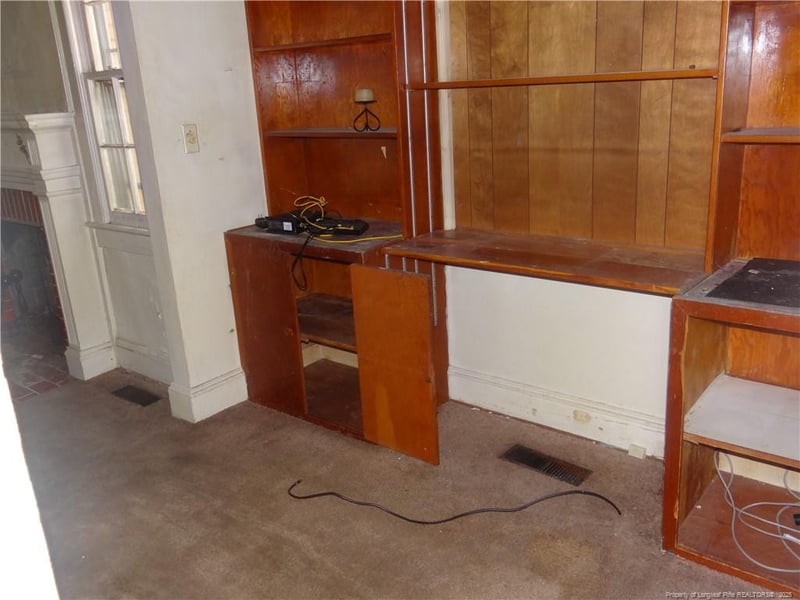 214 Windsor Dr, Fayetteville, NC 28301