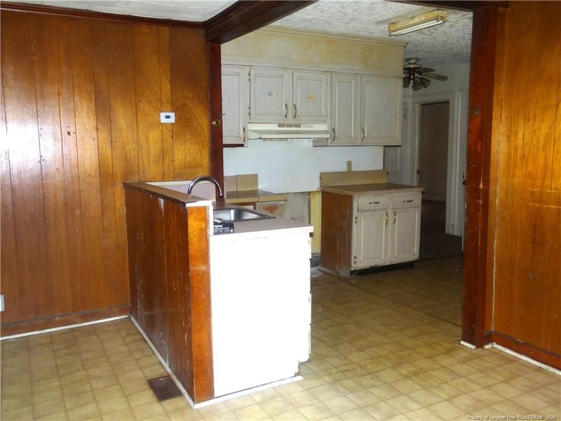 214 Windsor Dr, Fayetteville, NC 28301