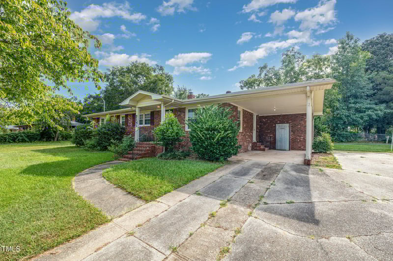 2141 Biltmore Dr, Fayetteville, NC 28304