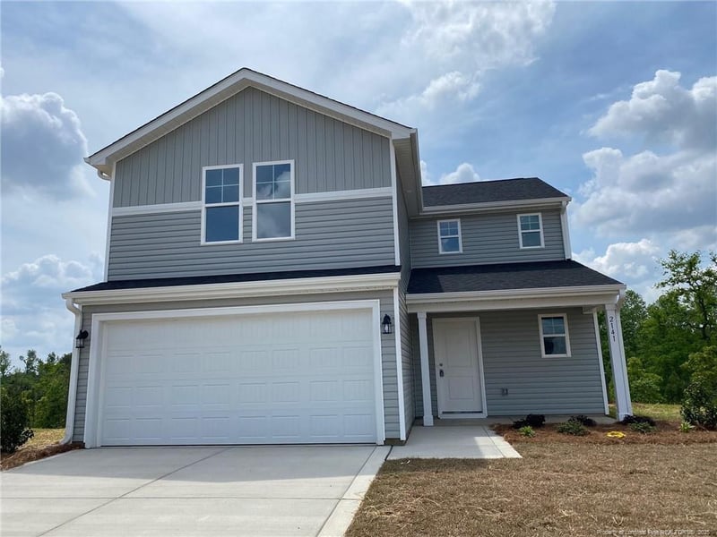 2141 Purebred Cir, Hope Mills, NC 28348