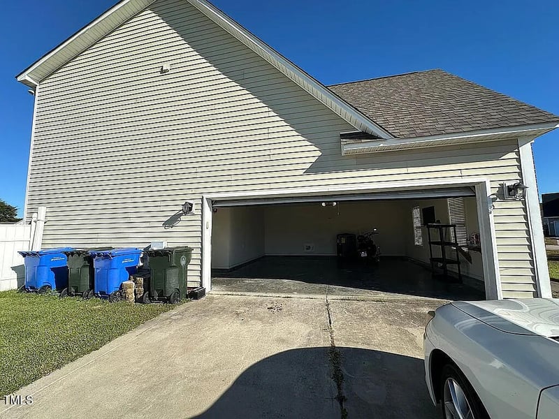 2141 Yellowbrick Rd, Fayetteville, NC 28314