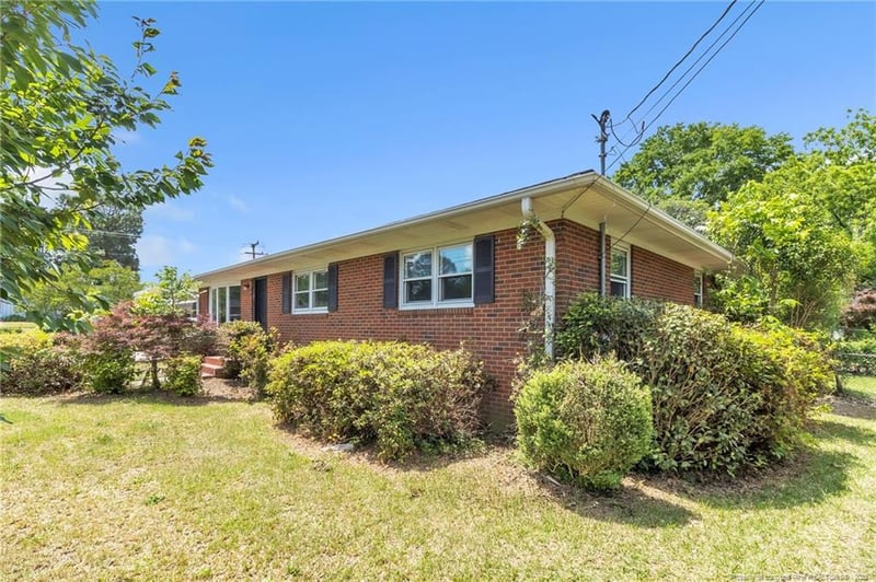 2142 Biltmore Dr, Fayetteville, NC 28304