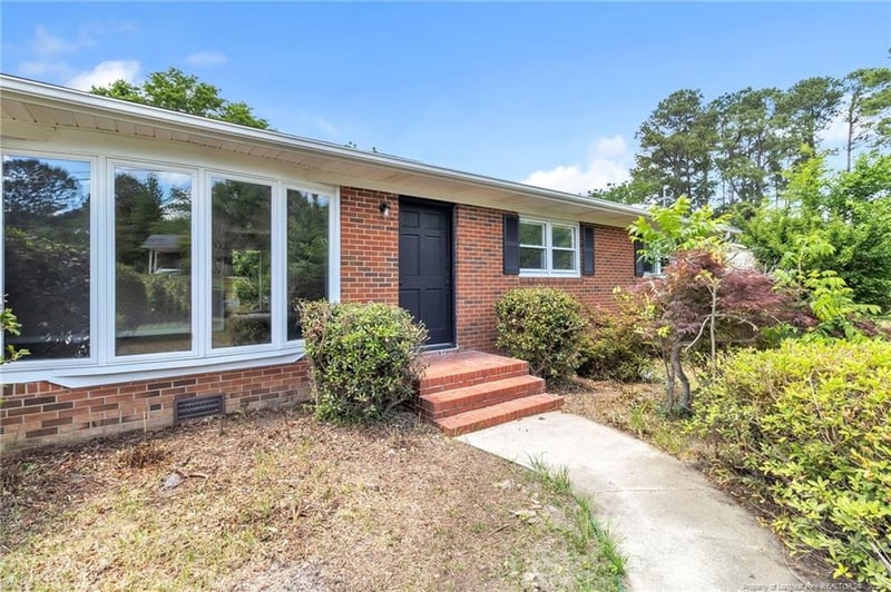 2142 Biltmore Dr, Fayetteville, NC 28304