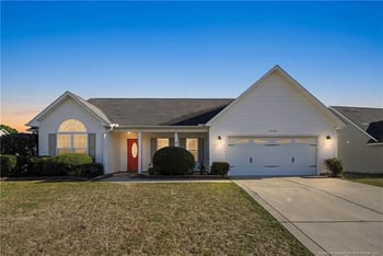 2142 Queen Elizabeth Ln, Hope Mills, NC 28348