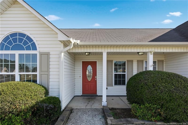 2142 Queen Elizabeth Ln, Hope Mills, NC 28348