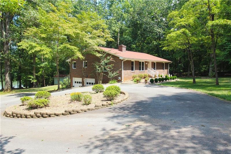 2146 Herron Rd, Burlington, NC 27215