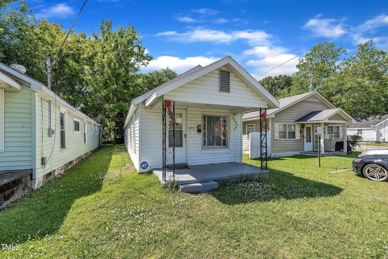 215 N 4th St, Smithfield, NC 27577