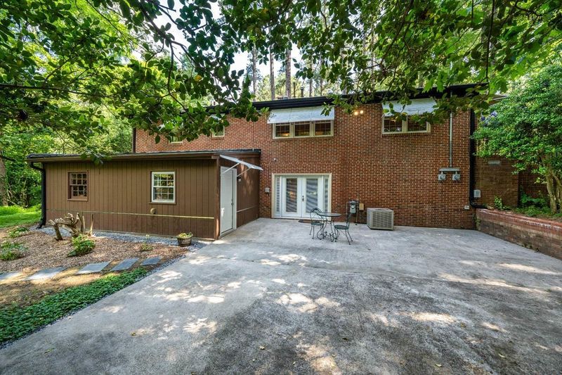 215 Bennington Dr, Chapel Hill, NC 27516