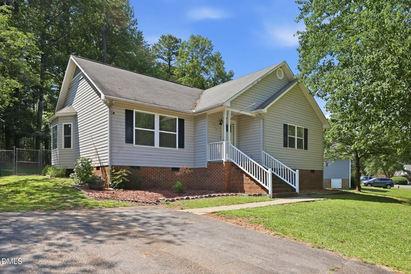 215 Brookfield Cir, Sanford, NC 27330