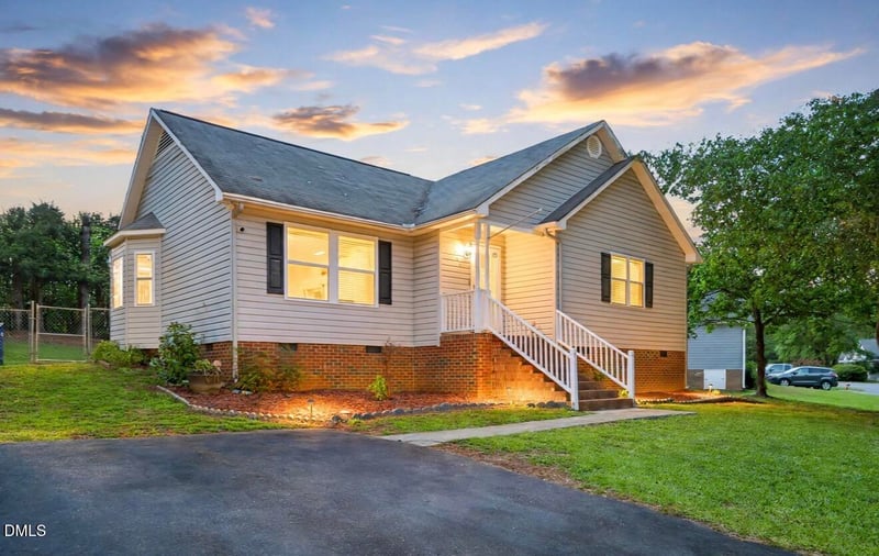 215 Brookfield Cir, Sanford, NC 27330